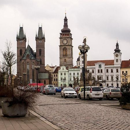 Apartman V Centru Na Velkem Namesti Hradec Kralove Luaran gambar