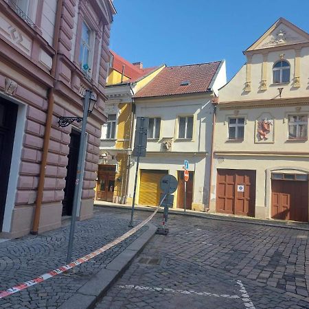 Apartman V Centru Na Velkem Namesti Hradec Kralove Luaran gambar