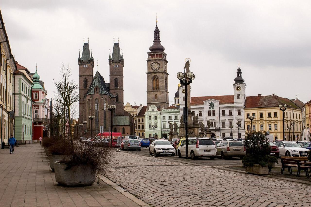 Apartman V Centru Na Velkem Namesti Hradec Kralove Luaran gambar