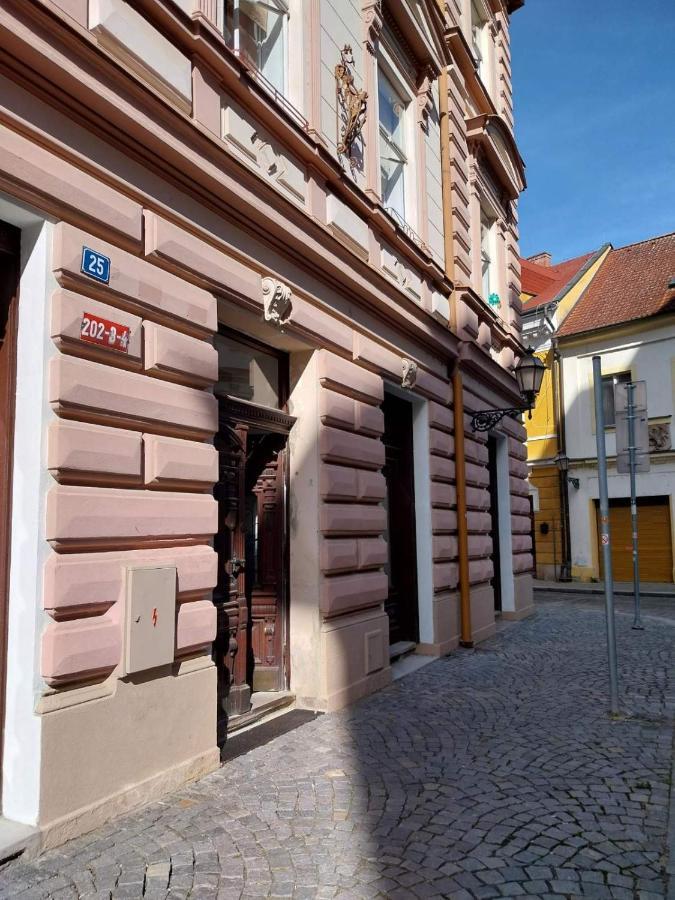 Apartman V Centru Na Velkem Namesti Hradec Kralove Luaran gambar