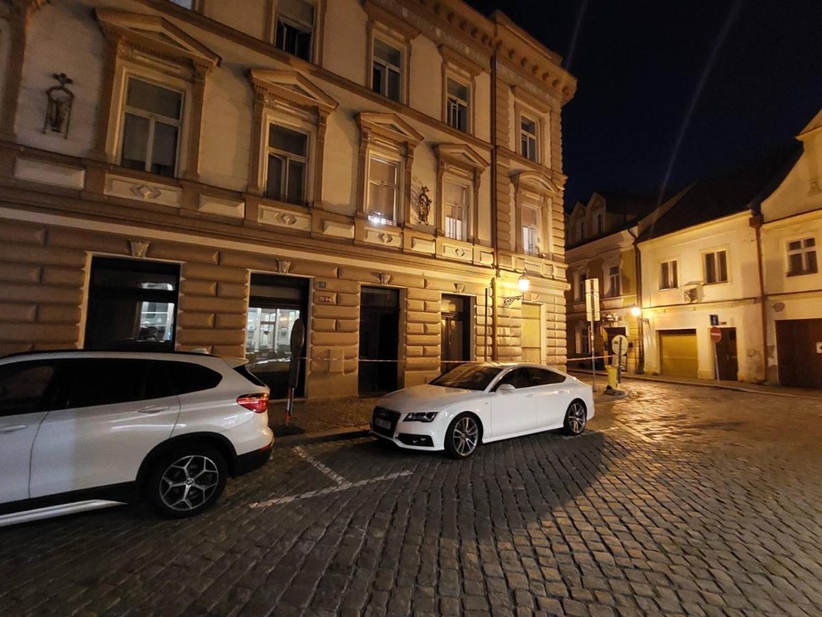 Apartman V Centru Na Velkem Namesti Hradec Kralove Luaran gambar