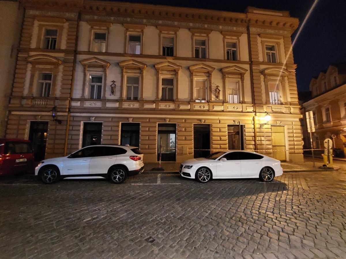 Apartman V Centru Na Velkem Namesti Hradec Kralove Luaran gambar