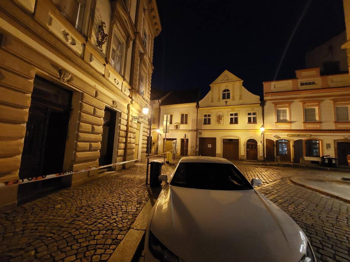 Apartman V Centru Na Velkem Namesti Hradec Kralove Luaran gambar